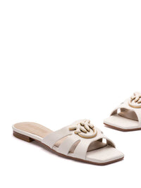 Eleganti sandali da donna a fascette, in morbida nappa, con piccolo tacco piatto per comfort e stile.