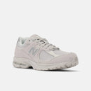 SNEAKERS - NEW BALANCE U2002RGR  New Balance 