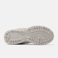 SNEAKERS - NEW BALANCE U2002RGR  New Balance 