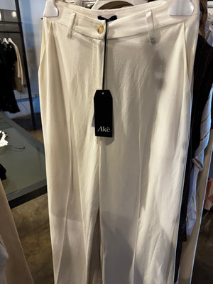 Pantalone Akè