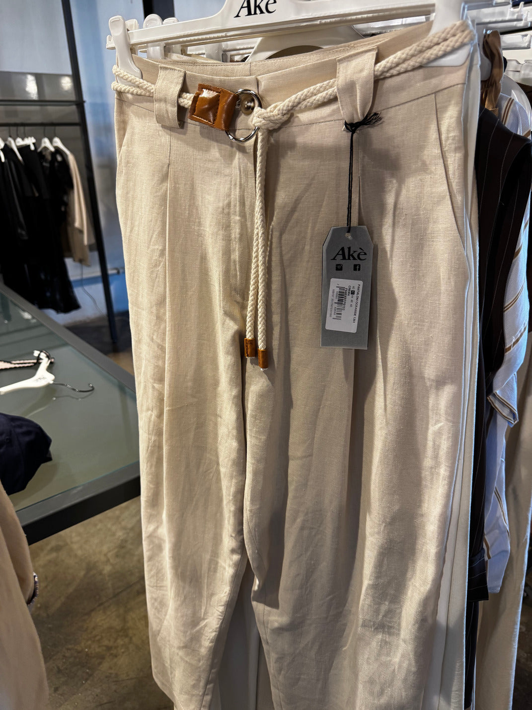 Pantalone Akè