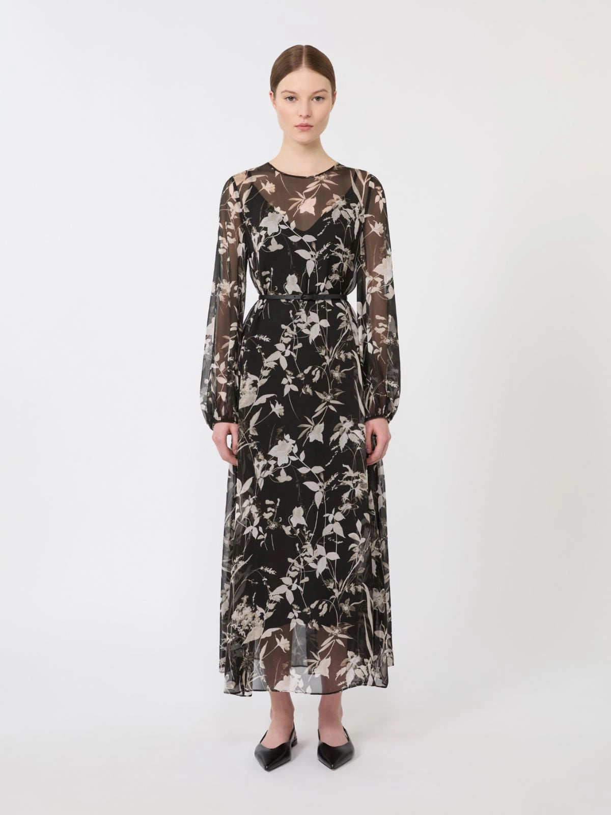  MSTCAMPO2616231025 004 MaxMara capsule little black dress 