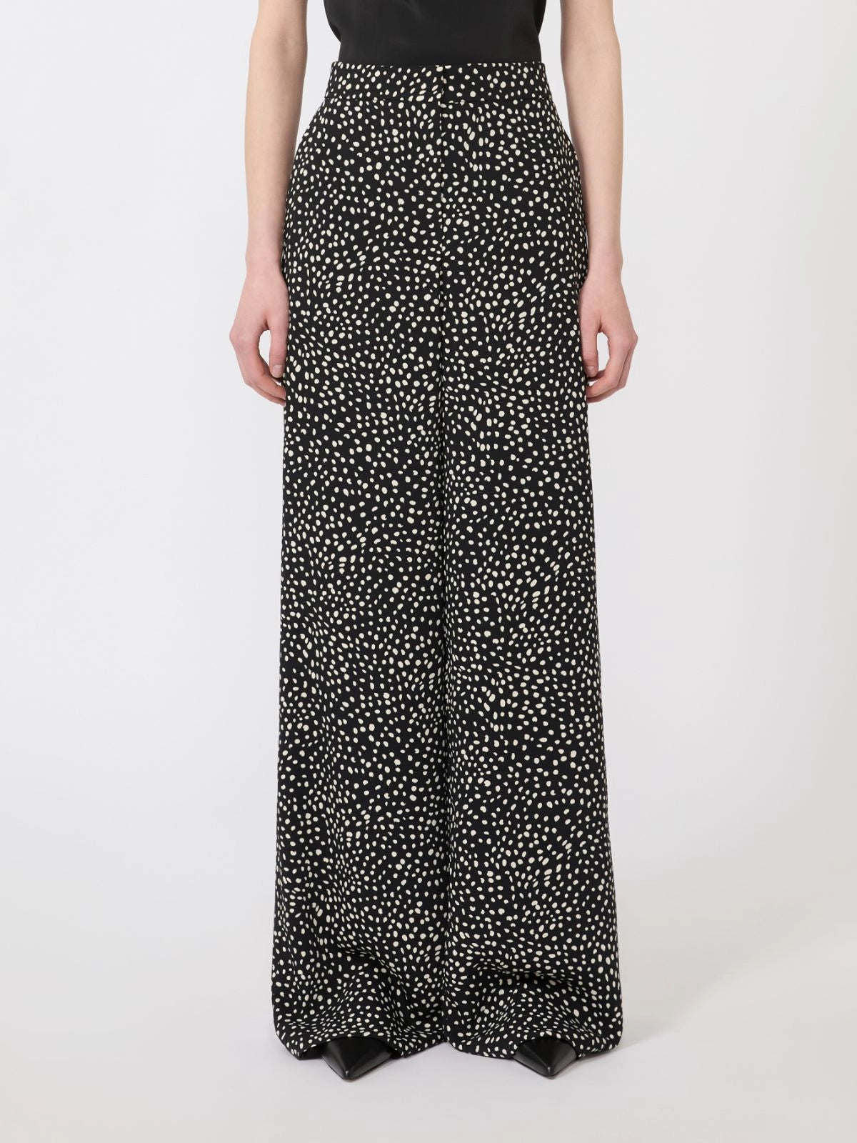  MSTFRESCO2616131045 002 MaxMara capsule little black dress 