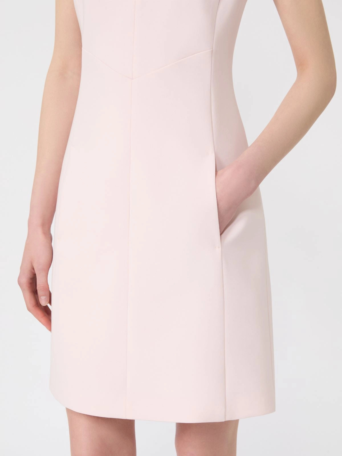  MSTGIUNTO2616221045 052 MaxMara capsule little black dress 