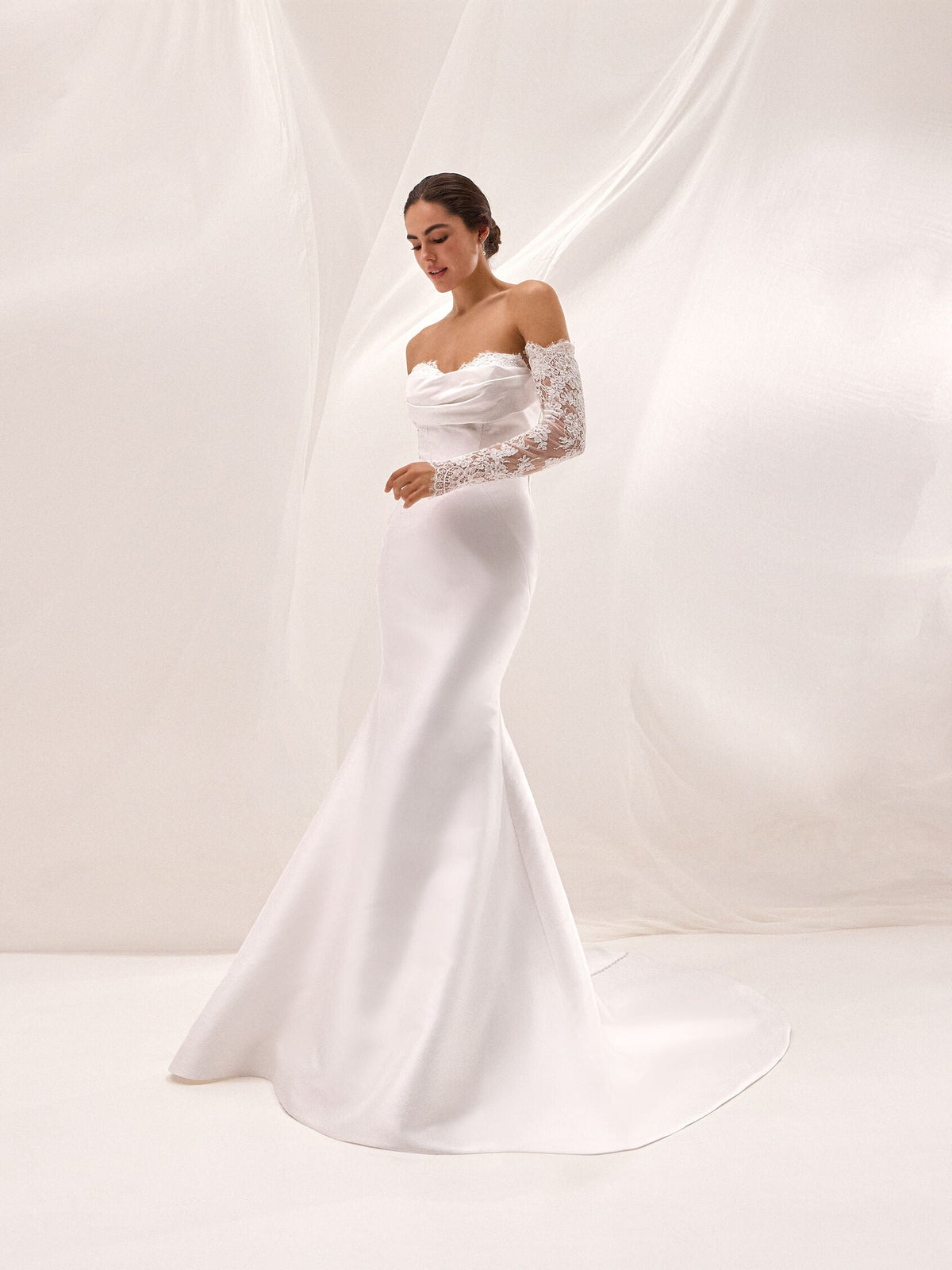 con sopragonna e maniche staccabili ARADITE/HQ1 PR127 665 Pronovias 