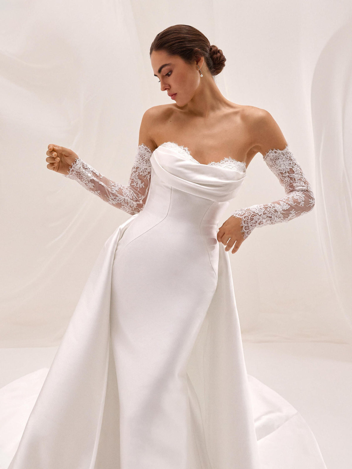 con sopragonna e maniche staccabili ARADITE/HQ1 PR127 665 Pronovias 
