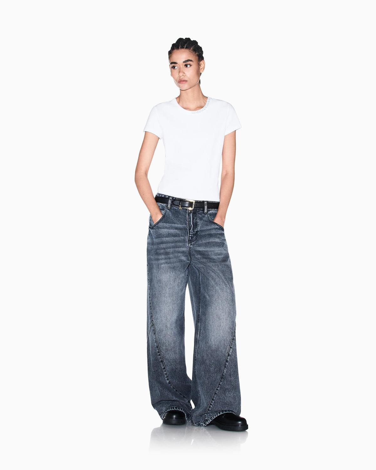 XW002743-AF23955 U0002 Armani Exchange 
