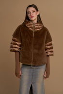 cappa simil pelliccia con manicotti 263SS027 cannella No Secrets 