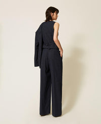  262AP2361 13687 Twinset actitude 