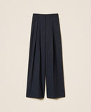  262AP2361 13687 Twinset actitude 
