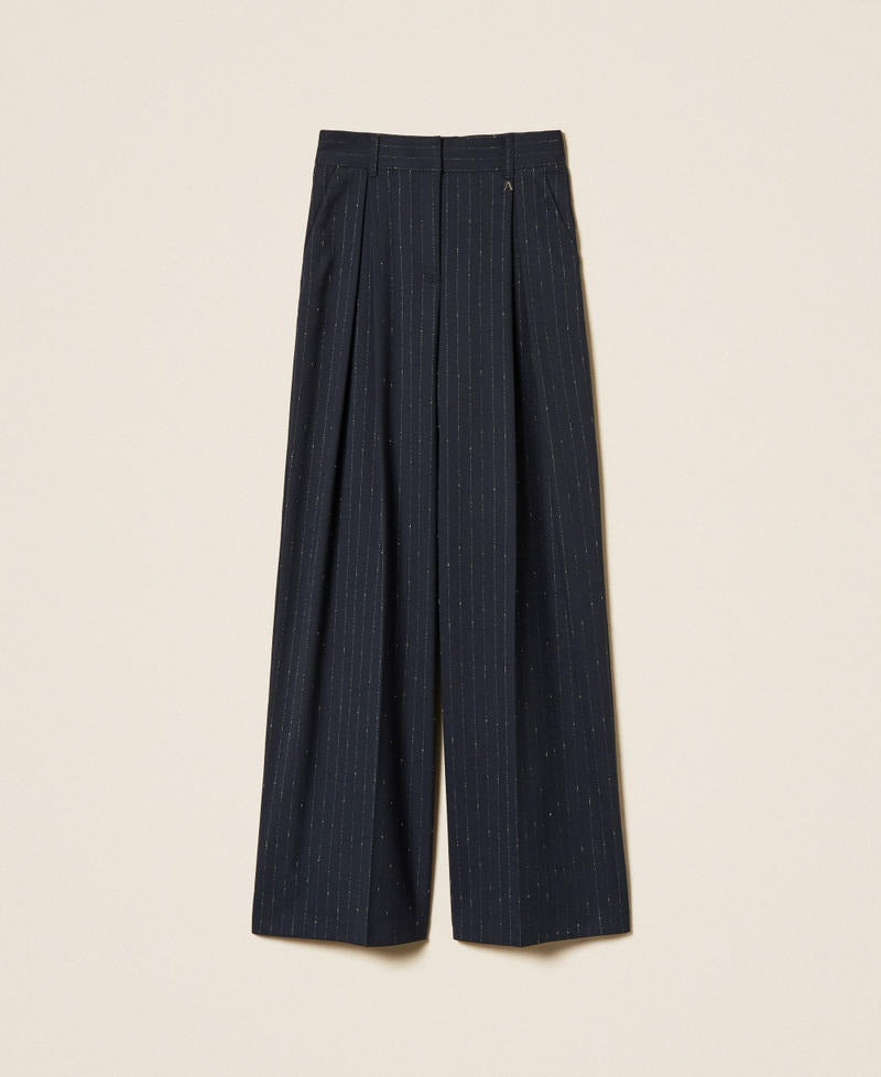  262AP2361 13687 Twinset actitude 