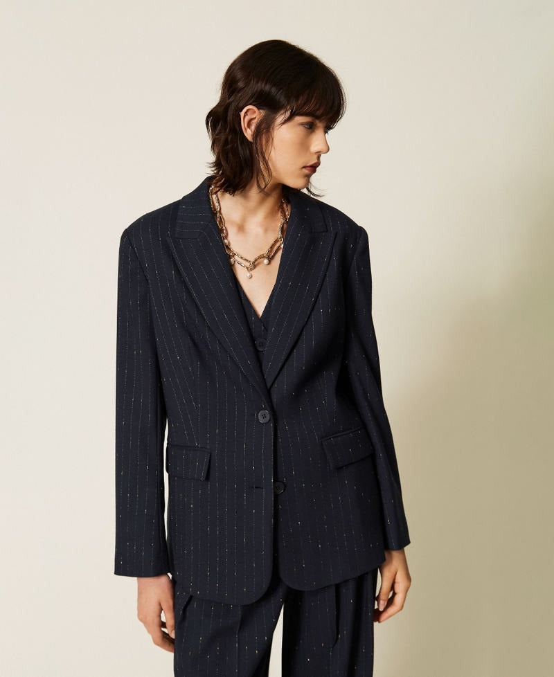  262AP2364 13687 Twinset actitude 