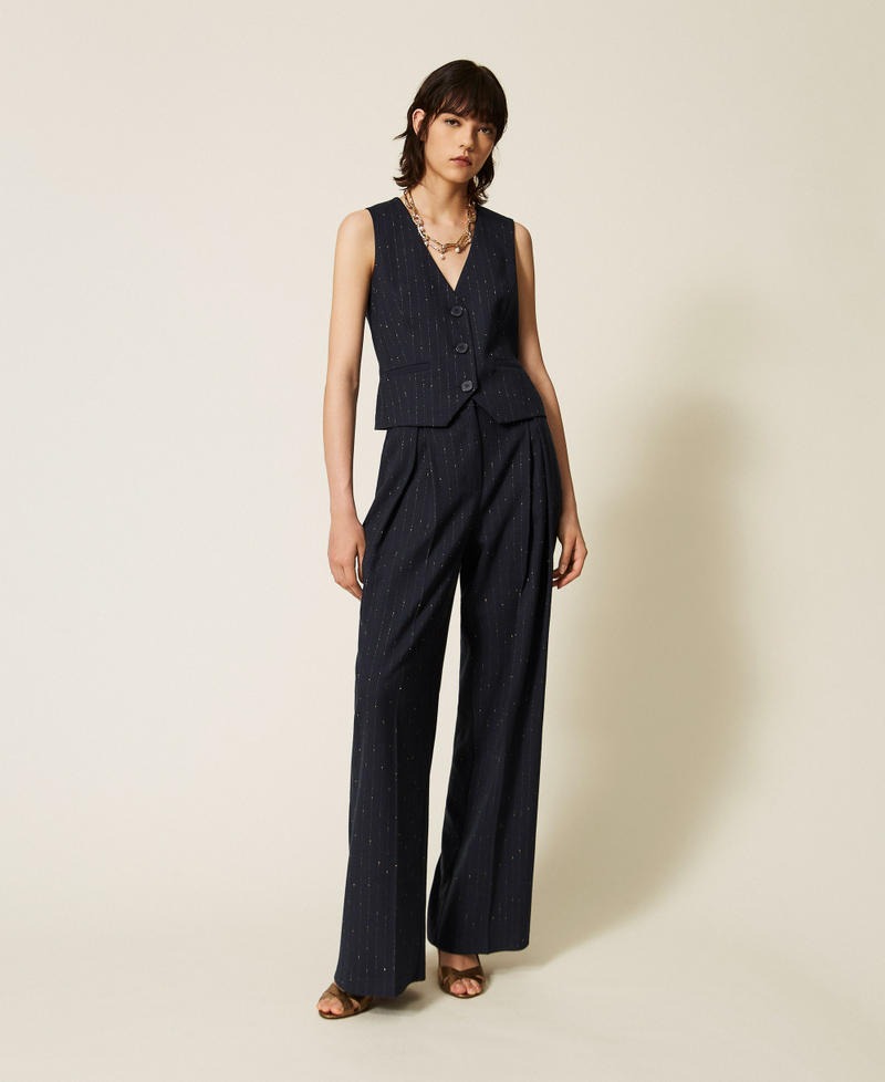  262AP2365 13687 Twinset actitude 