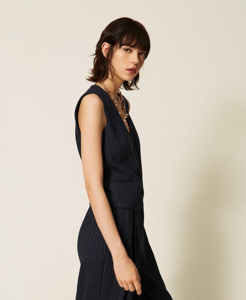  262AP2365 13687 Twinset actitude 