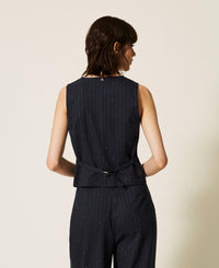  262AP2365 13687 Twinset actitude 