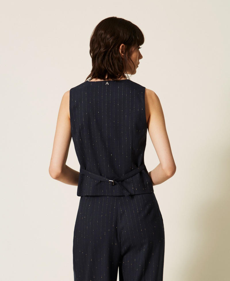  262AP2365 13687 Twinset actitude 