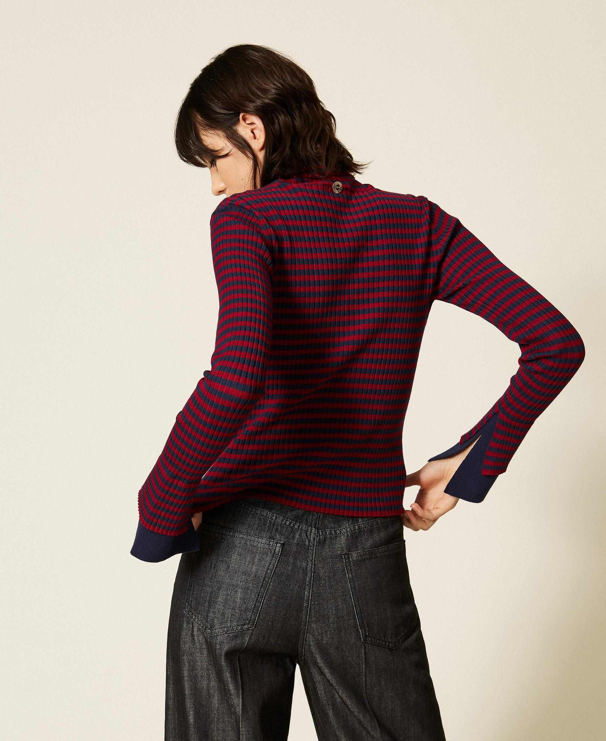  262AP3250 13875 Twinset actitude 