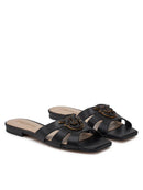 Eleganti sandali neri con tomaia a fascette e decorazione, comfort e stile raffinato per ogni look.