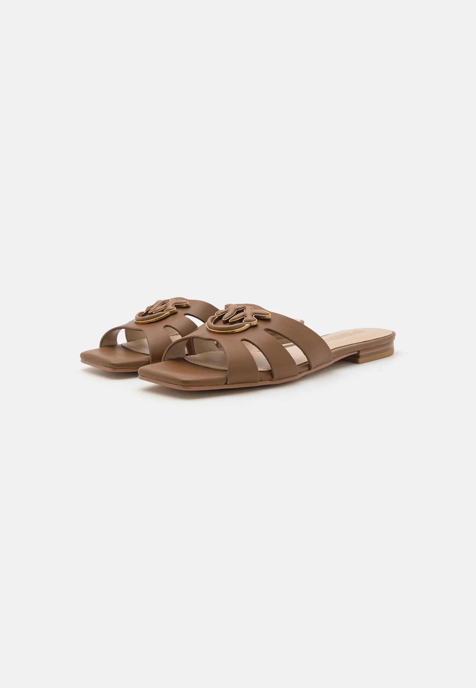 Eleganti sandali da donna in nappa marrone con fascette, perfetti per comfort e stile quotidiano.