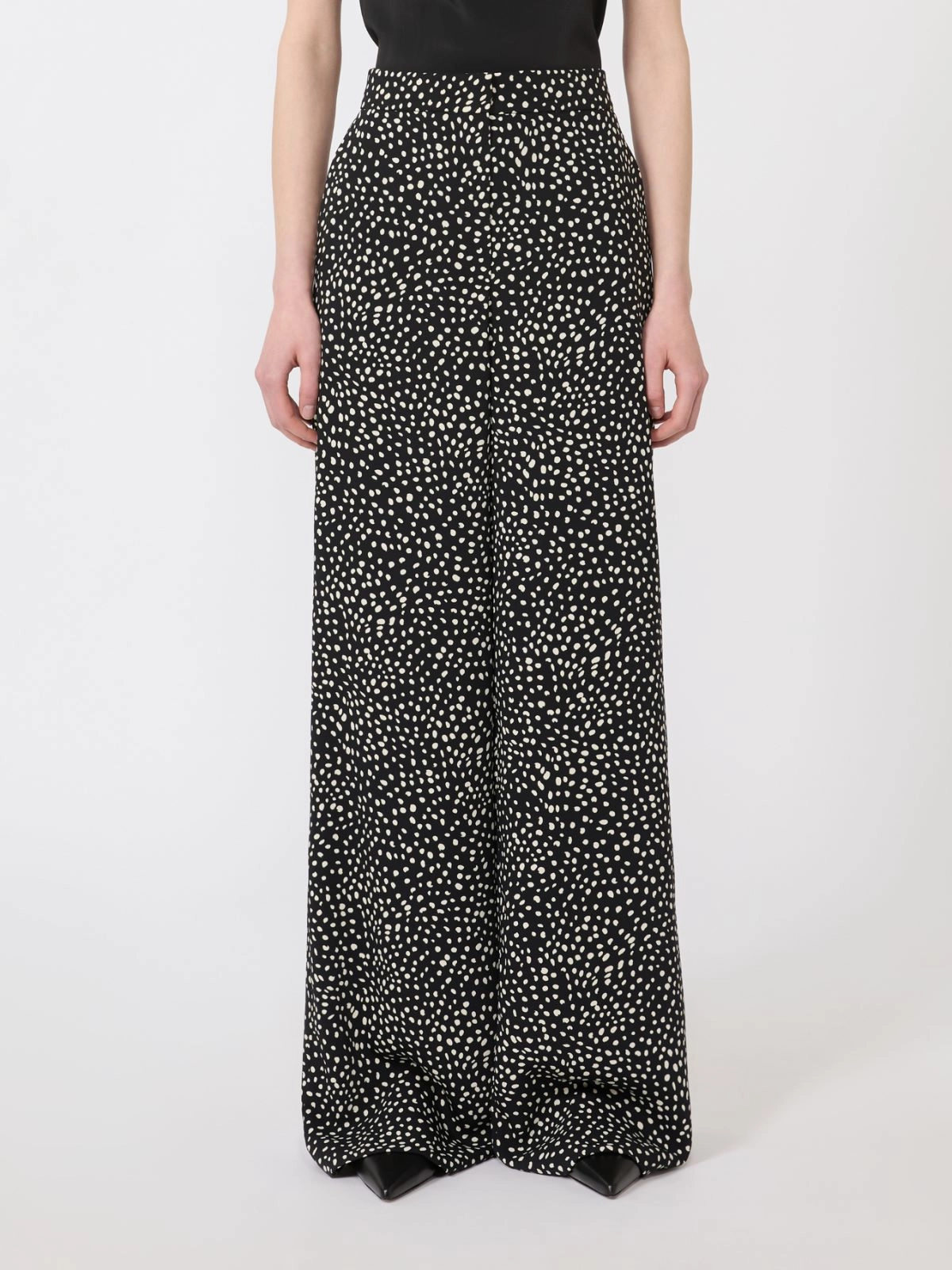 MSTFRESCO2616131045 002 MaxMara capsule little black dress 