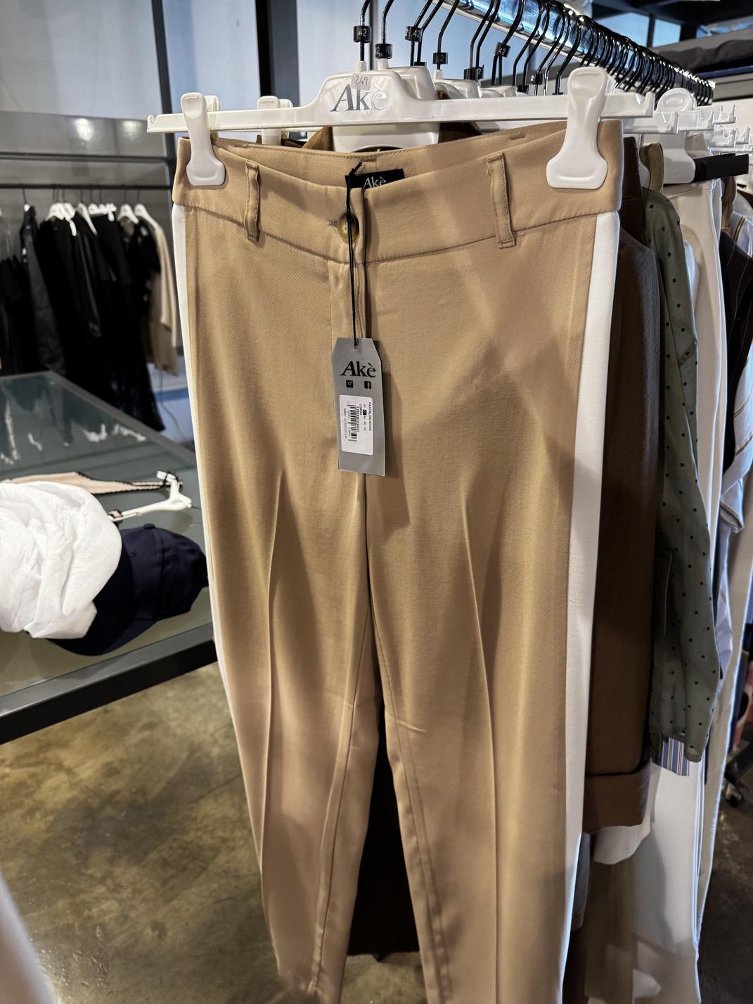 Pantalone Akè