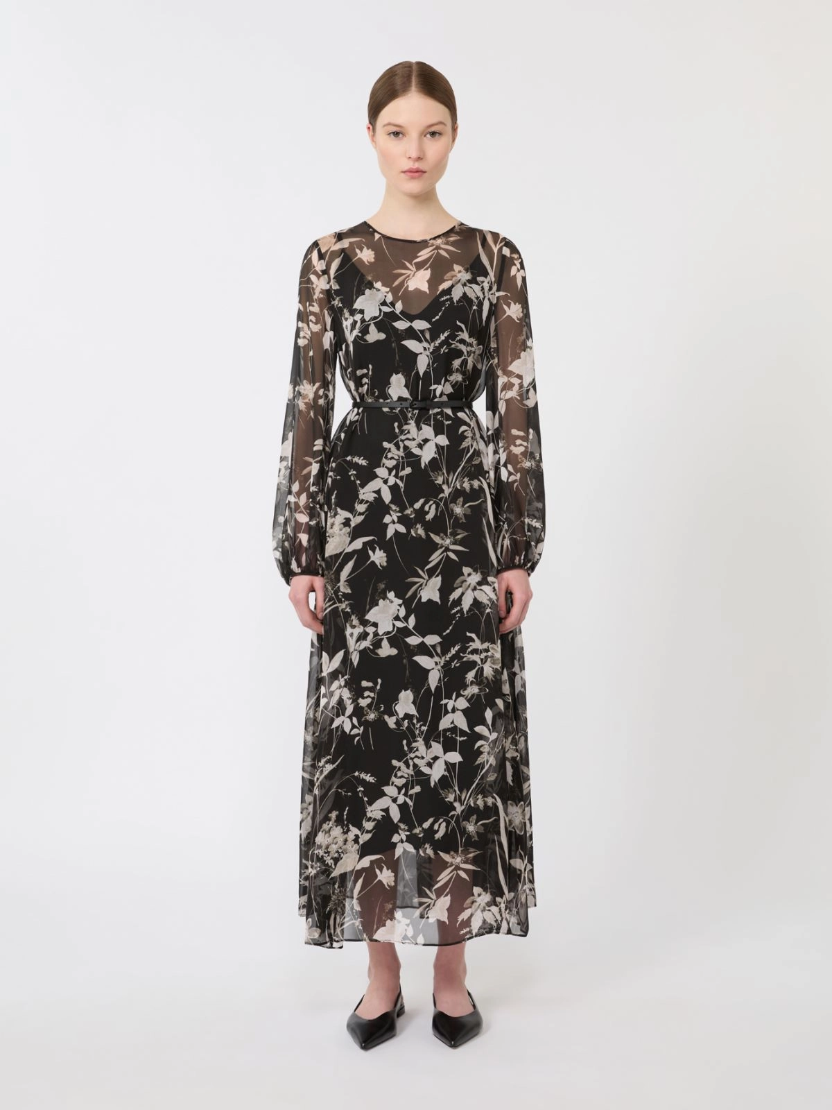  MSTCAMPO2616231025 004 MaxMara capsule little black dress 