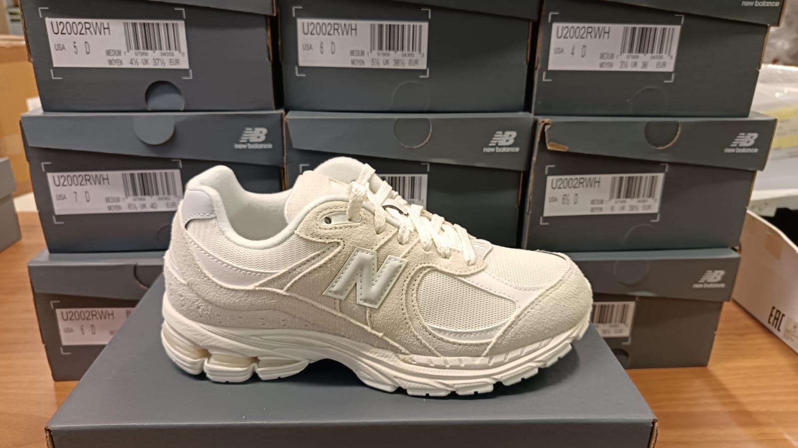 SNEAKERS - NEW BALANCE U2002RWH  New Balance 